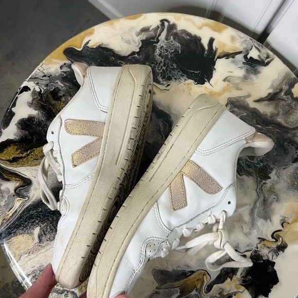 Veja V10 White Rose Gold Sneaker - Picture 7 of 10